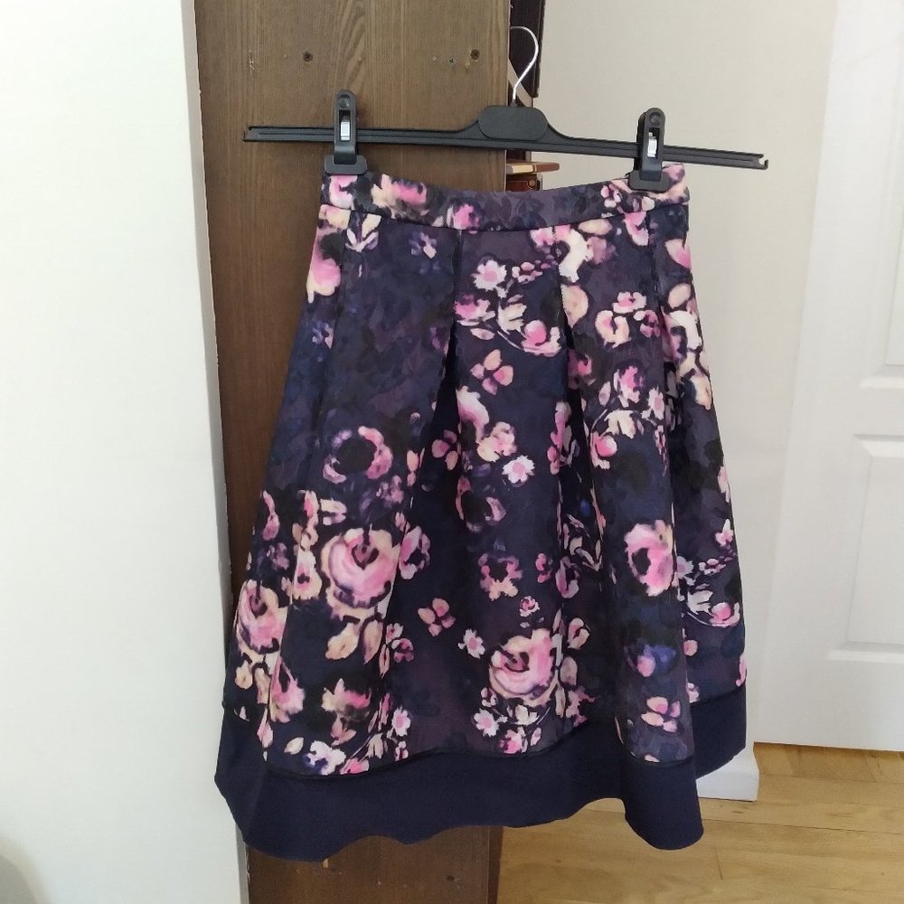 Essentiel Antwerp floral pleated-aline skirt size 34 (USm 4)